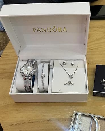 Личные вещи: Подарочный набор Pandora в фирменной коробке. Состав: - Женские — 1