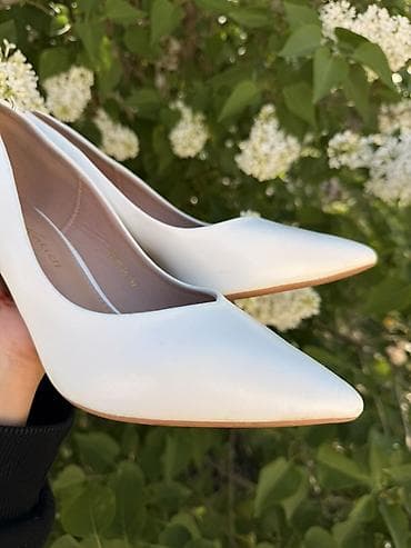 pull and beer: Классические женские лодочки белого цвета. Носила 1 раз (маленькая — 4
