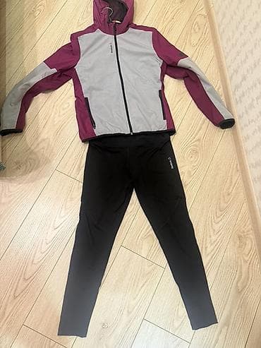 одежда для спорта: Спортивный комплект Reebok: куртка-ветровка и облегающие леггинсы — 1