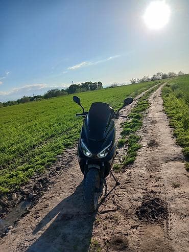 телескопическая вилка: Скутер 150–200 см³, городско‑туристический, черный - Двигатель — 1