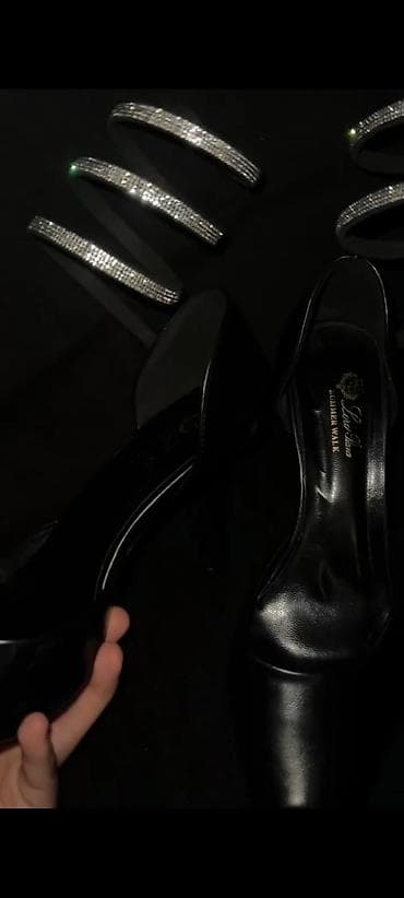 Туфли: Туфли, 38, Loro Piana, Б/у, цвет - Черный, Платная доставка — 1