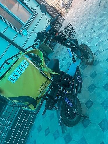 Электроскутер PENTRO с багажной корзиной и комплектом для доставки