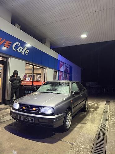 2 2 сди: Volkswagen Vento: 1993 г., 1.8 л, Ручные, Бензин, Седан — 2