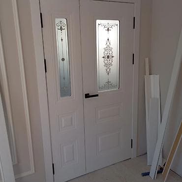 ешик уйдун: Үйлөр жана батирлер үчүн эшик, Металлдан, Эки эшиктуу, Айнек менен, түсү - Ак — 1