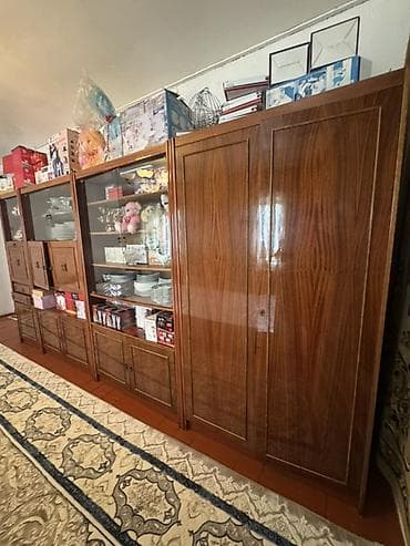 Секция-стенка для гостиной из шпонированного дерева, классический — 3
