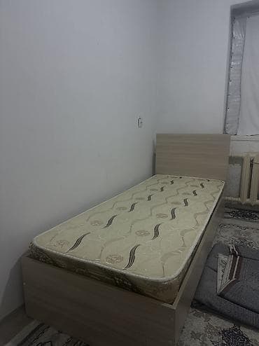single bed: Односпальная кровать с матрасом, таких 2. - Размер спального места — 2