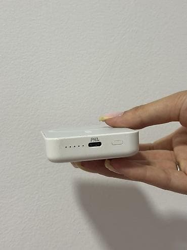 battery pack: Магнитный беспроводной пауэрбанк (MagSafe-совместимый) - Форм-фактор — 2