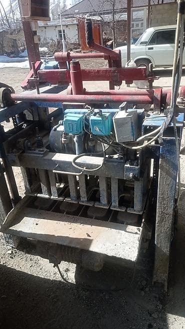 Брусчатка, тротуарная плитка: Продается пескоблочные две станки. Иметься 4 видов матрец, 300шт — 4