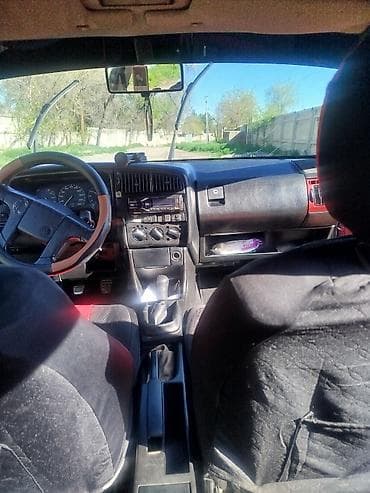 авто сатылат: Volkswagen Passat: 1989 г., 1.8 л, Кол менен иштөөчү, Бензин, Седан — 3
