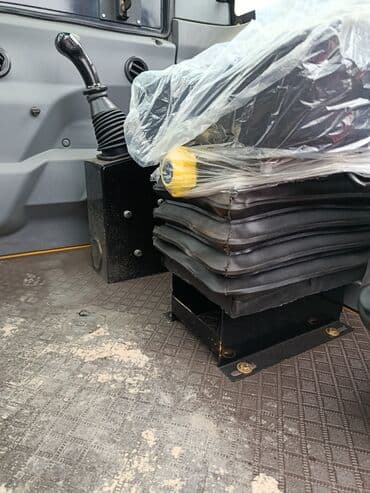 трактор 892 2: Жүктөгүч, 2024 г., Дөңгөлөктүү, Сузгу — 3