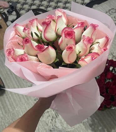 Букеты из свежих роз - Композиция 1: нежные кремово-белые розы с