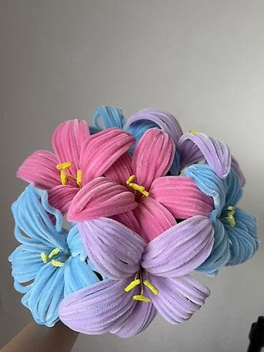 кустарные цветы: Букет декоративных цветов из пушистых проволок (pipe cleaners)7 штук — 1