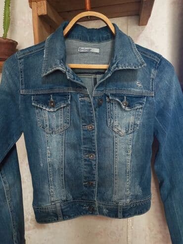 Женская джинсовая курткаб/ув хорошем состоянии размер М. Цена