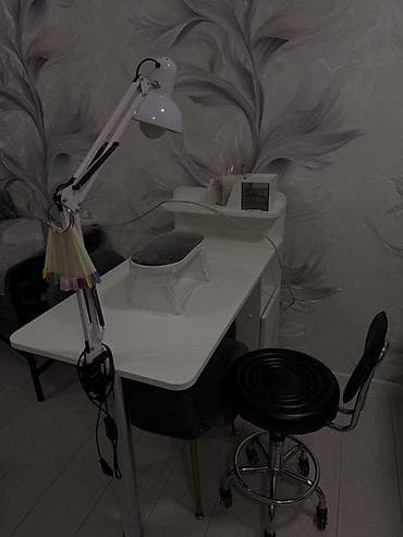 Сдаю Маникюрный стол с оборудованием для мастера ногтевого сервиса — 1