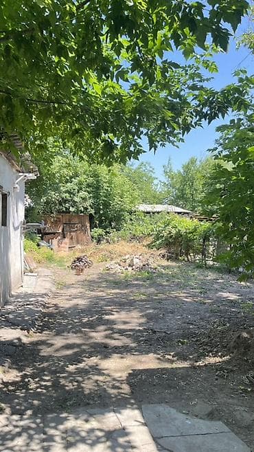 Кыймылсыз мүлк: Продаю : Пол дома с участком 2,5 сотки - район Тоголок Молдо/БЧК — 2