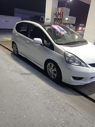 салон на фит: Honda Fit: 2008 г., 1.5 л, Автомат, Бензин, Хэтчбэк — 3