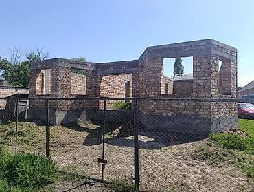 елитка дом: Недостроенный одноэтажный кирпичный дом (коробка). Описание: - Стены — 5