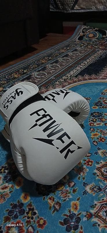Боксерские перчатки POWER - Пара перчаток, доступны в двух цветах