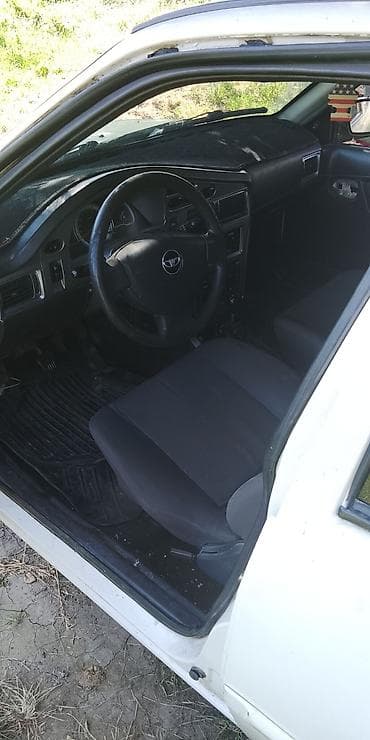 токмок зеркало: Daewoo Nexia: 2010 г., Кол менен иштөөчү, Седан — 4