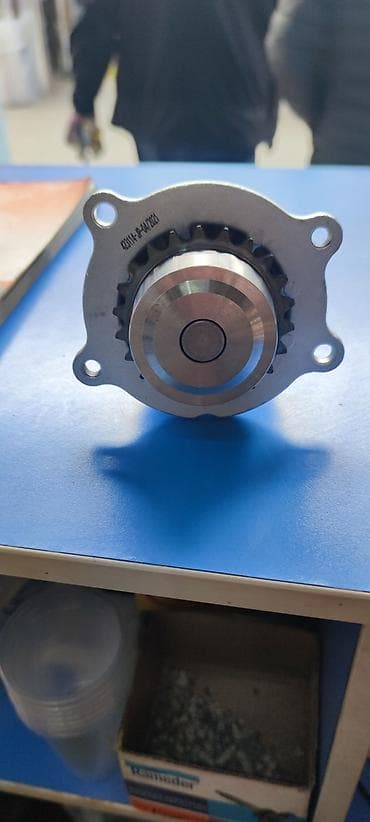 Помпа Subaru 2000 г.