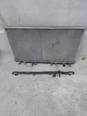 Радиатор охлаждения для автомобиля + правая/левая пластиковая боковая