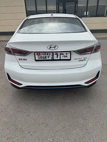 соната y20: Hyundai Elantra: 2019 г., Гибрид, Седан — 2
