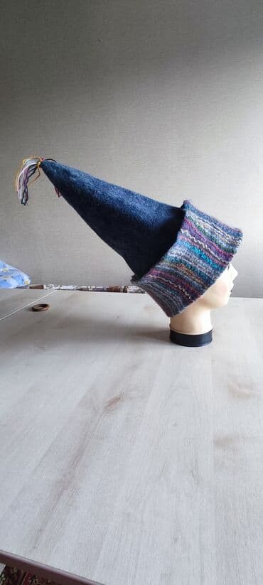 брендовые вещи оригинал: Необычная шапочка из войлока и волокон. Оригинальный дизайн. Варианты — 2