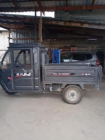 мото кабина: Грузовой трицикл HUAHE (Real Machinery), закрытая кабина Описание: - — 1