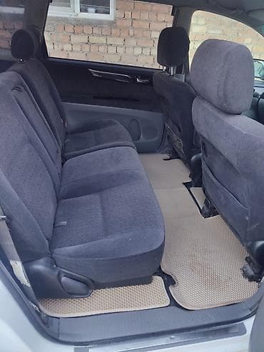 bmw 2003: Toyota Ipsum: 2002 г., 2.4 л, Автомат, Газ, Минивэн — 2