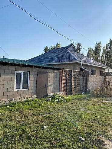 Продаётся участок с двумя строениями. - Участок: ровный — 7