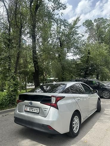 platz vitz: Toyota Prius: 2021 г., 1.8 л, Вариатор, Гибрид, Седан — 4