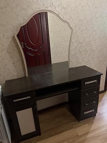 Туалетный столик, Б/у, С зеркалом, цвет - Коричневый, ЛДСП