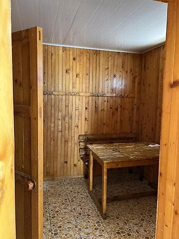 сарай для скота: Продаётся одноэтажный жилой дом с большим двором и хозяйственными — 8
