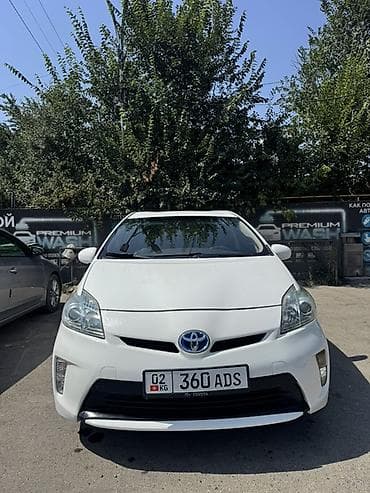 аварийном состоянии: Toyota Prius: 2015 г., 1.8 л, Вариатор, Гибрид — 1