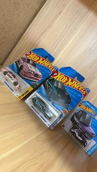 зо: Набор коллекционных машинок Hot Wheels (масштаб 1:64) в блистерах — 4