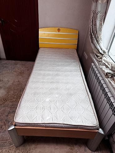 корал: Односпальная кровать, Б/у, С матрасом, длина - 190 см — 2