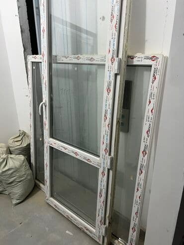 балконный шкаф: Окно и дверь размер окна 1,46 на 1,40 дверь 82 на 2,16 — 1