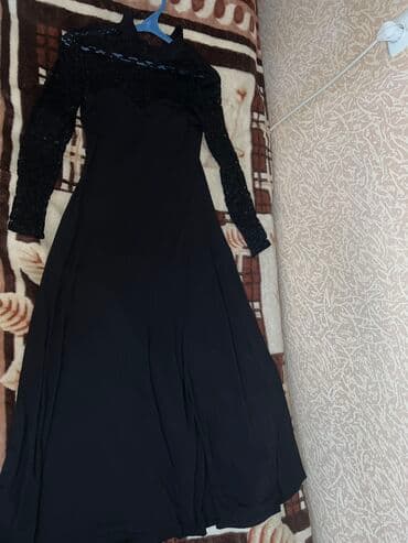 шикарные платья больших размеров: 250 сом 
Размер 42-44 — 2