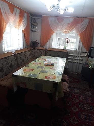 Үйлөр: Продаю 2-этажный кирпичный дом. 4 комнаты, площадь - 125 кв.м. На — 10