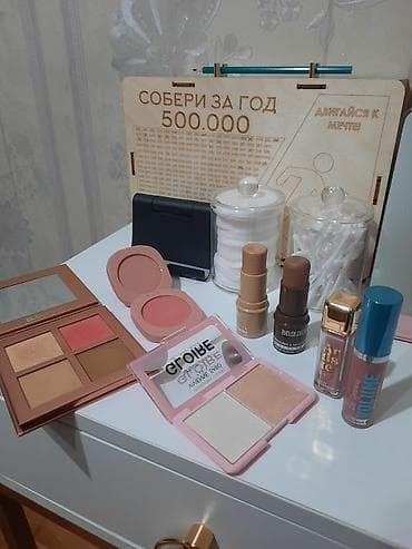 Набор декоративной косметики за всё 2500с. В хорошем состоянии всё