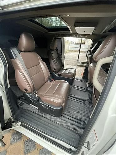 р18 235 55: Toyota Sienna: 2016 г., Минивэн — 7