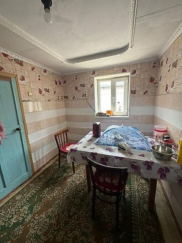 продаю дом дордой 1: Адрес: ул. Советская, 49. Недалеко от школы. Продается дом из самана — 4