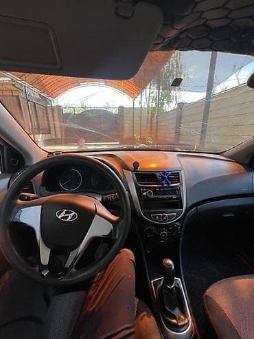 gentra машина: Hyundai Solaris: 2012 г., 1.4 л, Ручные, Бензин, Хэтчбэк — 6