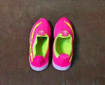 Киреге берилүүчү кийимдер: ПРОДАЮ. Новые,лёгкие.Примерно 36-37 размер. Лучше писать на ватсап — 4