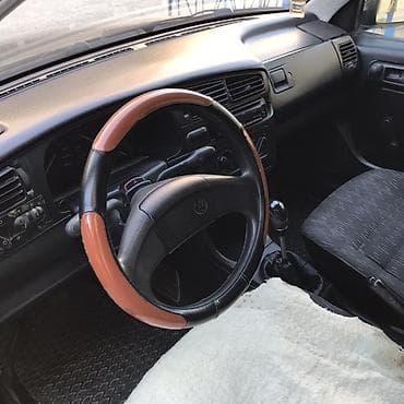Унаа сатуу: Volkswagen Golf: 1997 г., 1.8 л, Кол менен иштөөчү, Бензин, Хетчбек — 5