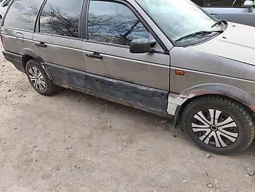Volkswagen Passat Variant: 1992 г., 1.8 л, Механика, Бензин, Универсал
