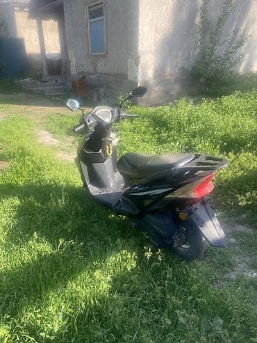 маленький мопед: Тип скутера 50 куб. см, Бензин — 4