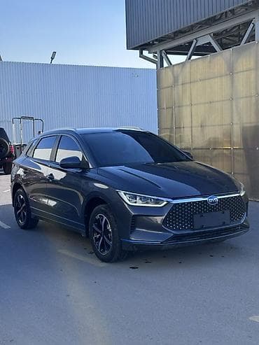 газовые работы: BYD E2: 2021 г., Автомат, Электромобиль, Хэтчбэк — 2