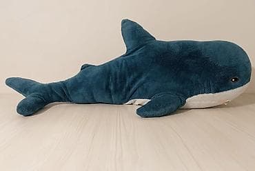 детский веломобиль: Покупала за 2000сом, продаю за 600 Мягкая игрушка «Акула» — большой — 1