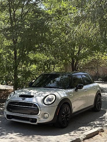 Mini Cooper S: 2017 г., 2 л, Механика, Бензин, Хэтчбэк at lalafo.kg Mini Cooper S: 2017 г., 2 л, Механика, Бензин, Хэтчбэк